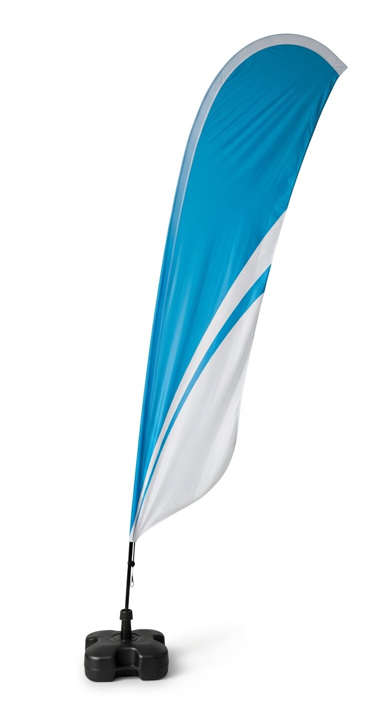 AI_IMAGE: A single professional feather-shaped wind banner (windbanner modelo pena/faca) in vibrant blue and white brand colors, shown from a side angle on a clean white background. The banner has a tall, narrow feather silhouette with the fabric slightly waving, fiberglass pole visible, and a black plastic water-filled base. Product photography with soft studio lighting showing the full height from base to curved tip | photorealistic | portrait